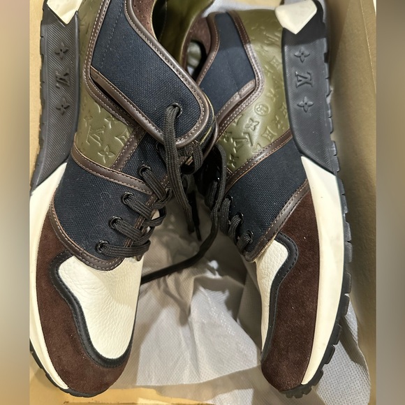 Louis Vuitton - Picture 3 of 7